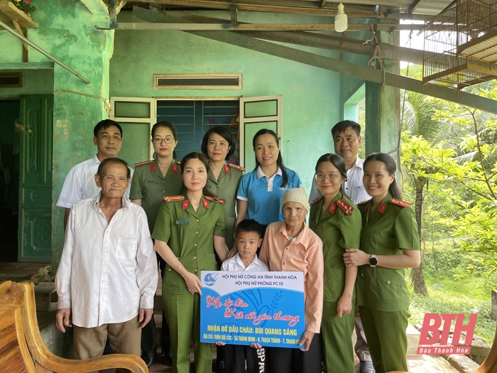 Nhận đỡ đầu trẻ mồ côi ở xã Thành Minh, huyện Thạch Thành