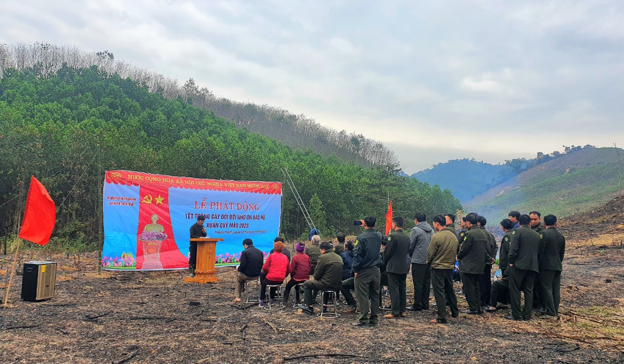 BQL rừng phòng hộ Thạch Thành hưởng ứng Tết trồng cây đời đời nhớ ơn Bác Hồ Xuân Quý Mão 2023