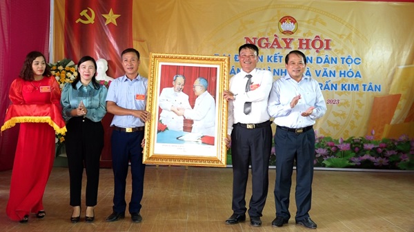 Trưởng Ban Tổ chức Tỉnh ủy Nguyễn Văn Hùng dự Ngày hội Đại đoàn kết toàn dân tộc tại khu phố Ngọc Bồ